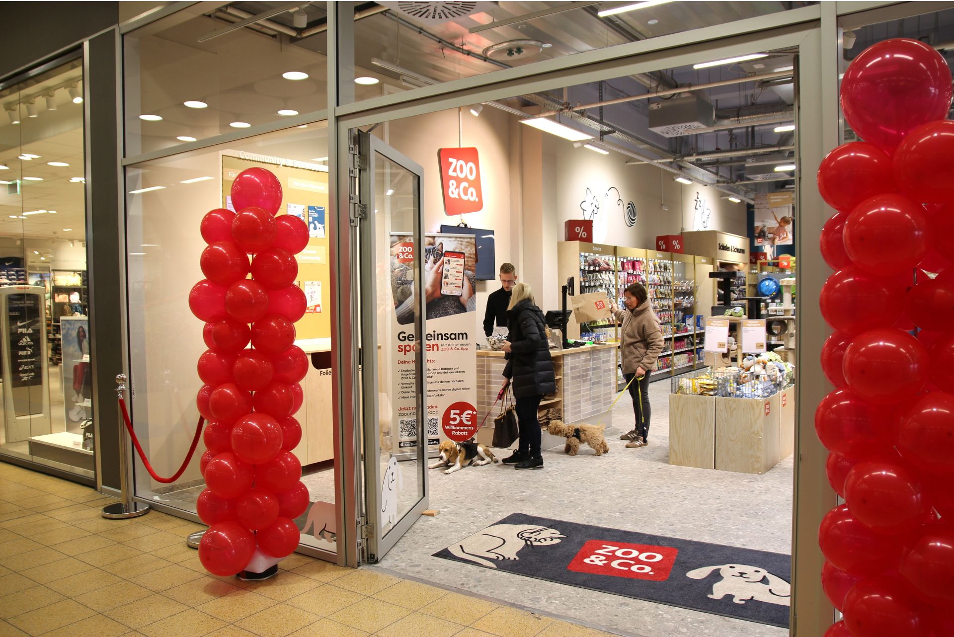 Eingang und Kassenzone von ZOO & Co. Bremen