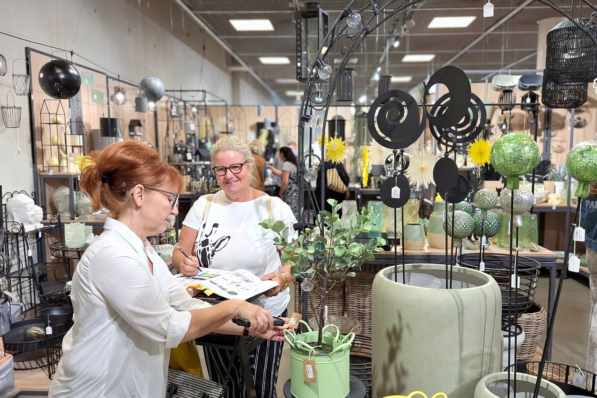 Florale Dekorationsartikel auf der Ordermesse Gartenfreizeit 2026 der SAGAFLOR AG